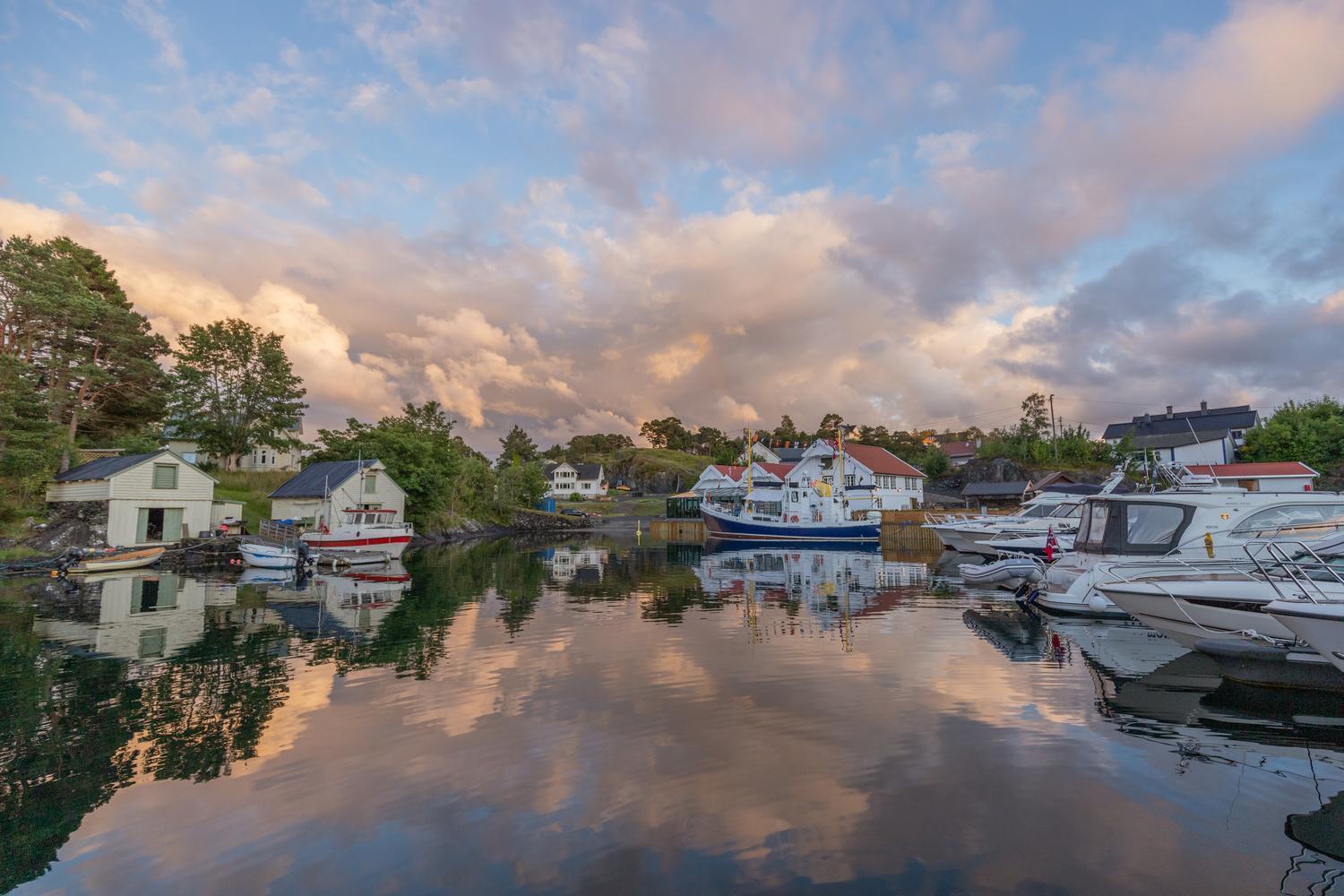 Kulleseidkanalen Gjestehamn Bomlo Exteriör bild